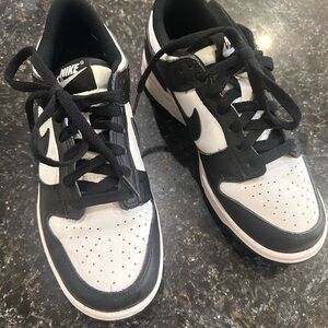 Nike Dunk Low size 6.5 Youth